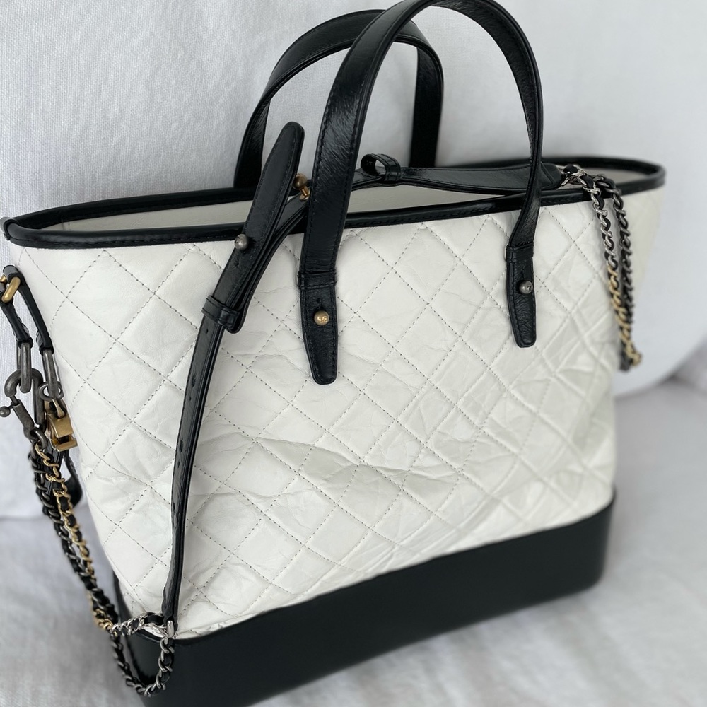 Chanel - Picture 4 of 12
